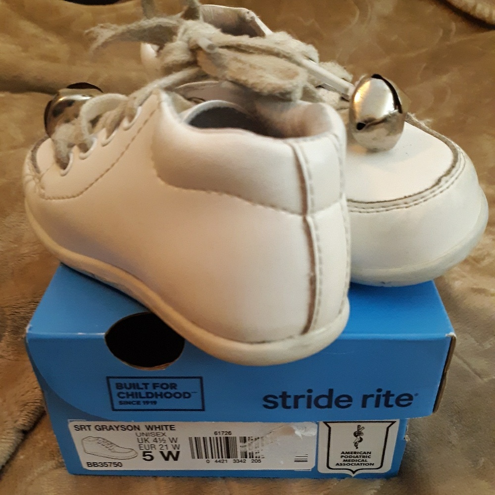 Stride Rite Classic Walking Shoes 5W (5 wide)